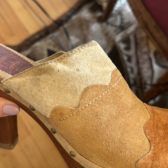 Chinese Laundry Colorblock Suede Heeled Clogs - Picture 6 of 7